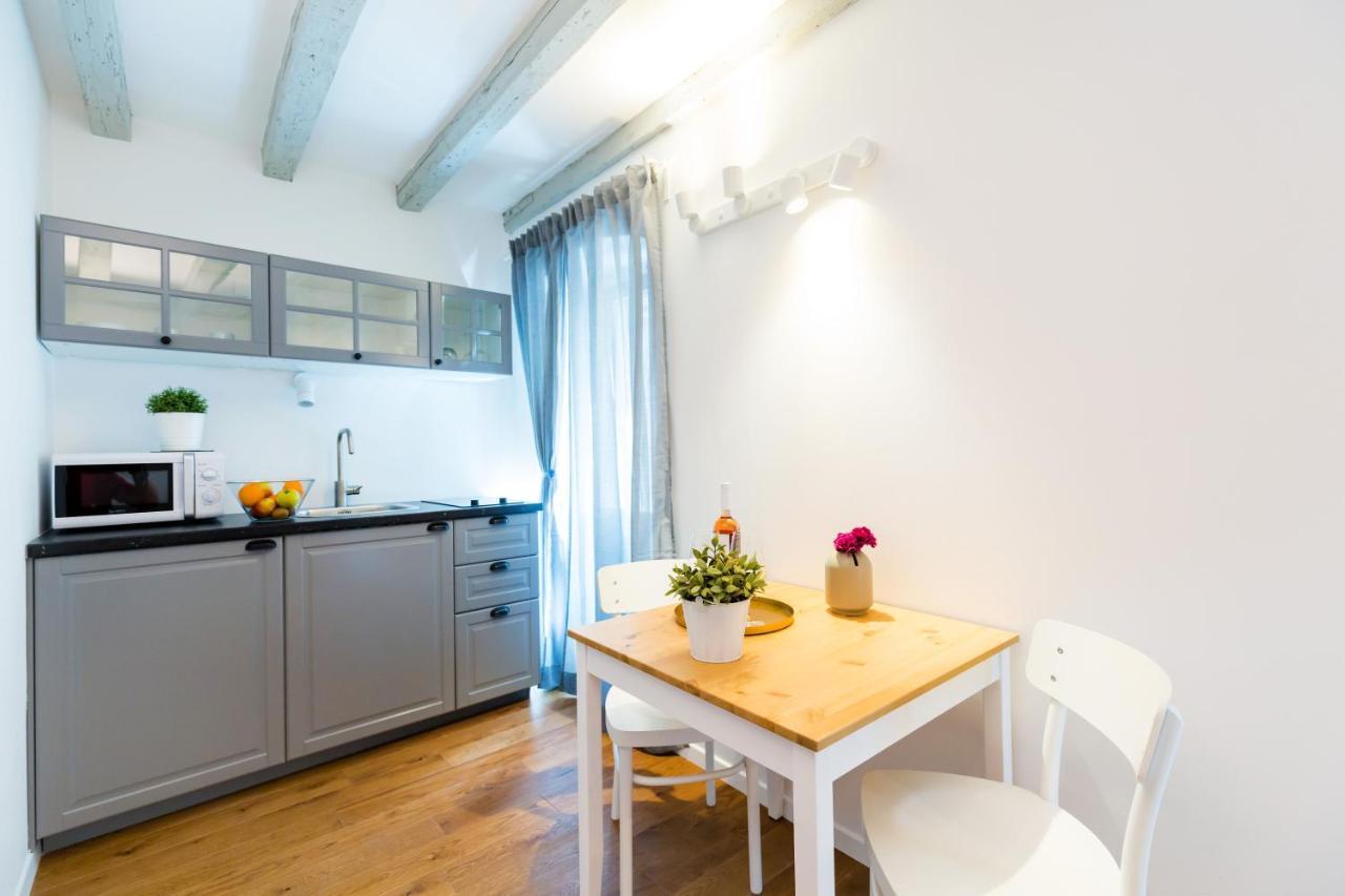 Cozy Montalbano Studios By Irundo โรวีน ภายนอก รูปภาพ