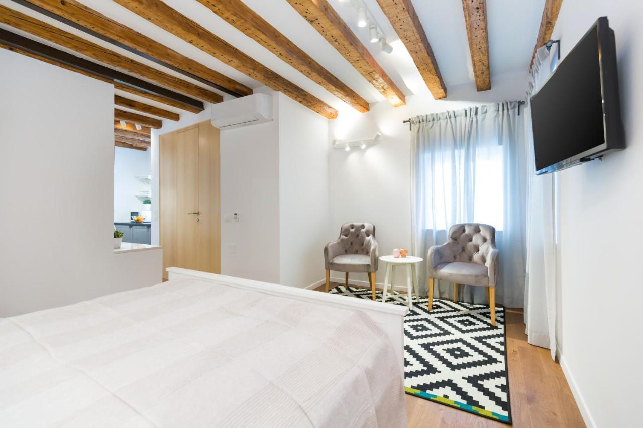Cozy Montalbano Studios By Irundo โรวีน ภายนอก รูปภาพ