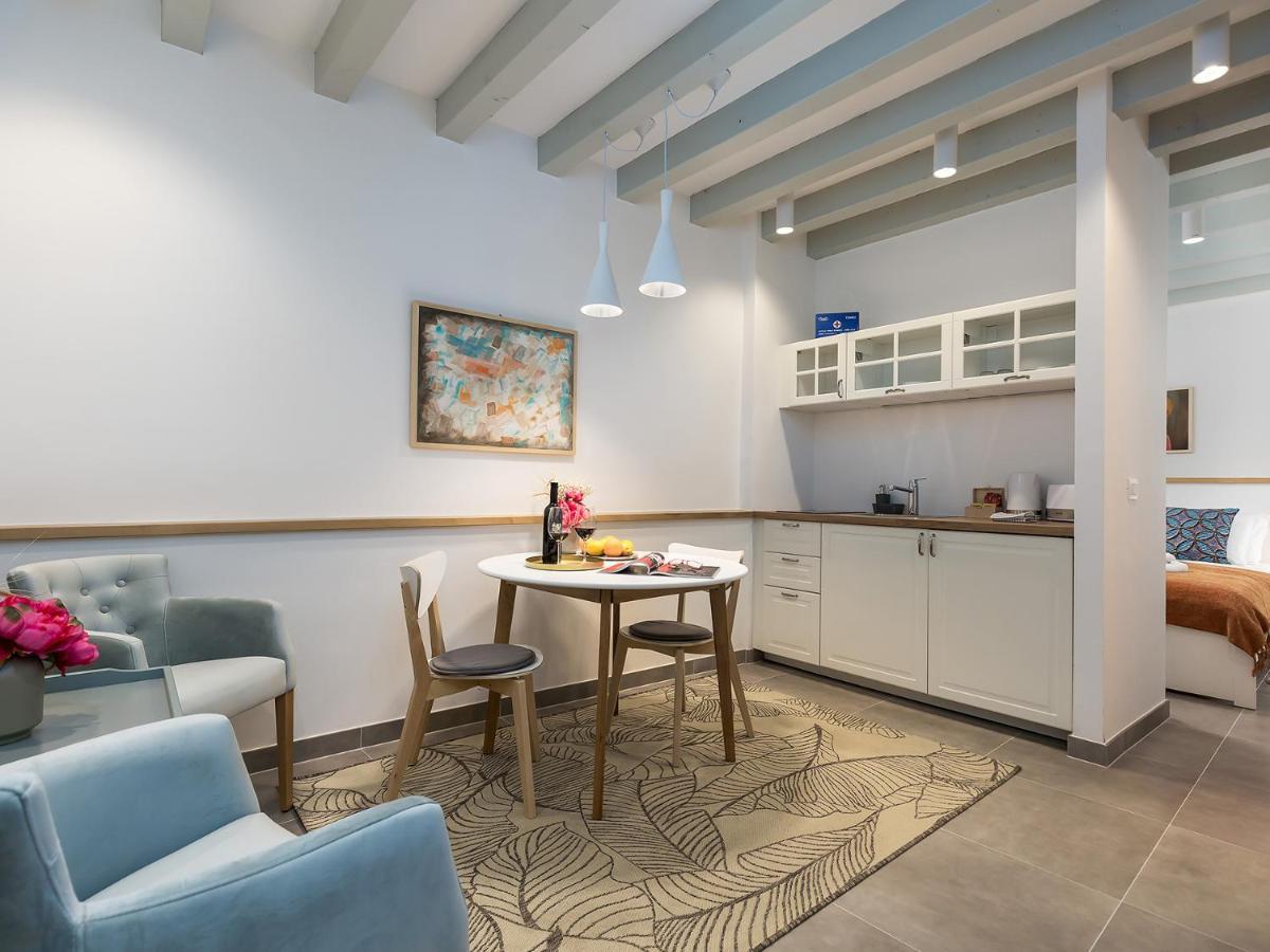 Cozy Montalbano Studios By Irundo โรวีน ภายนอก รูปภาพ