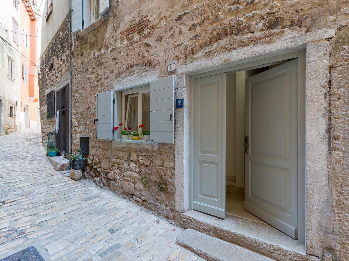 Cozy Montalbano Studios By Irundo โรวีน ภายนอก รูปภาพ