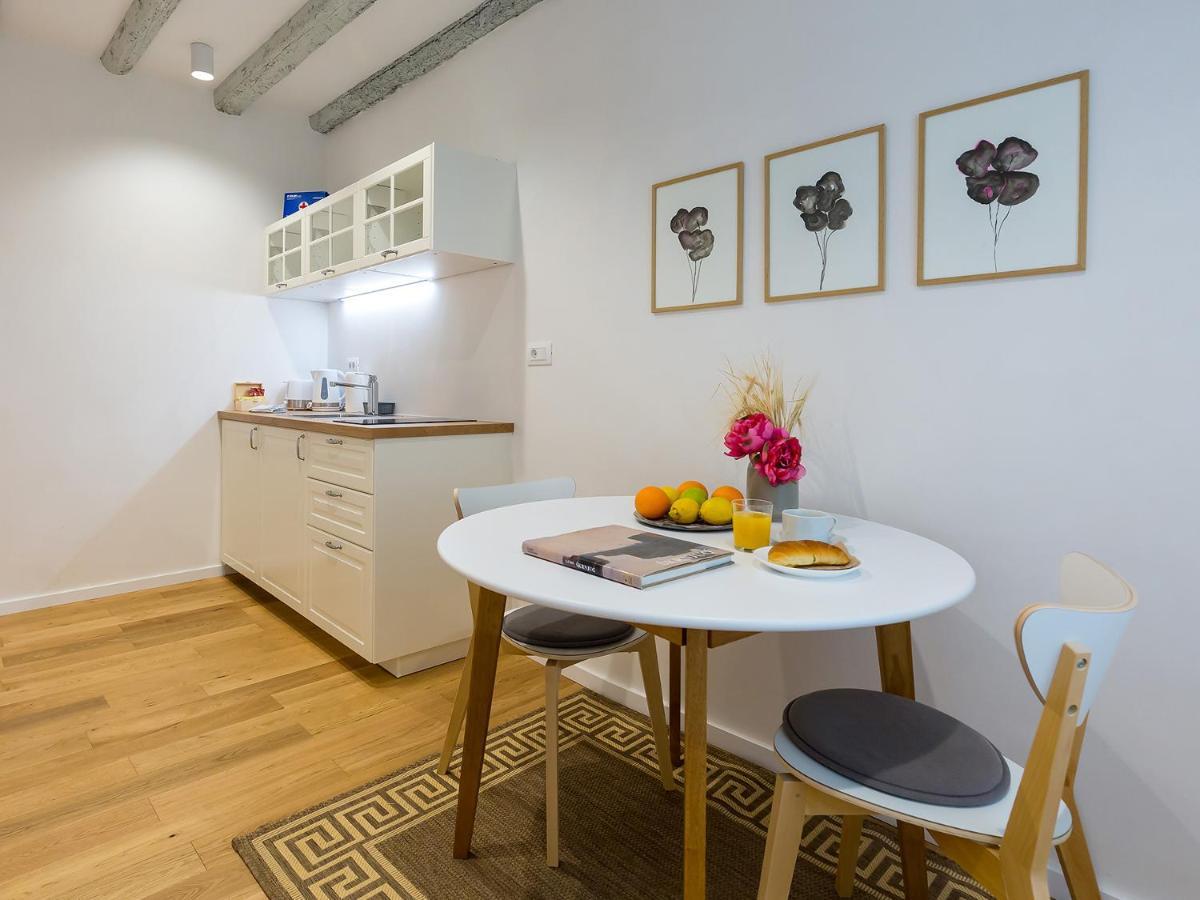 Cozy Montalbano Studios By Irundo โรวีน ภายนอก รูปภาพ